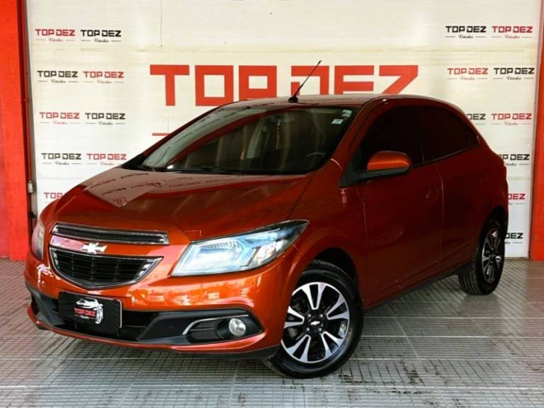 CHEVROLET - ONIX - 2013/2013 - Laranja - R$ 48.900,00